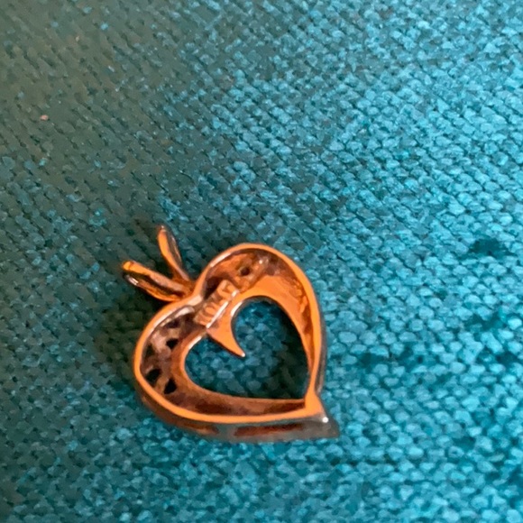 White and yellow 10k gold heart pendant - Picture 4 of 5
